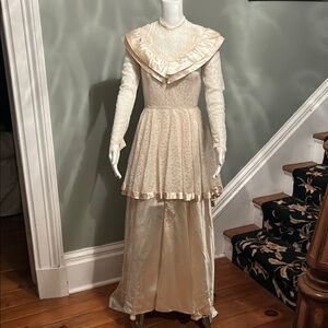 Elegant Vintage 1940s Wedding Gown